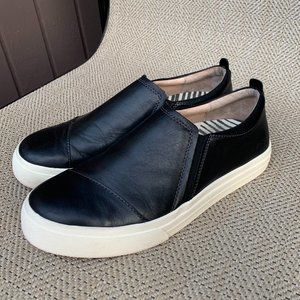 Taos Women's Twin Gore Lux Slip-On Shoes (Size: 7.5)